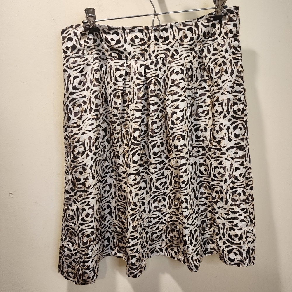 Banana Republic 100% Silk pleased midi lined Skirt